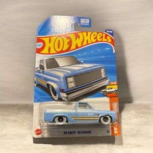 hotwheels '83 Chevy Silverado - Blue